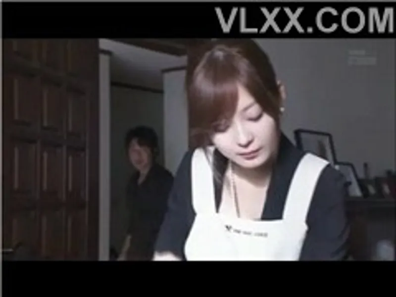 Gã chồng đi công chuyện, bà xã ở nhà bị chồng sắp cưới của chị gái cưỡng hiếp