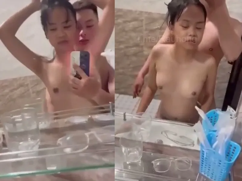 Dáng mảnh em cùng anh người yêu xoạc trước gương quay kỉ niệm